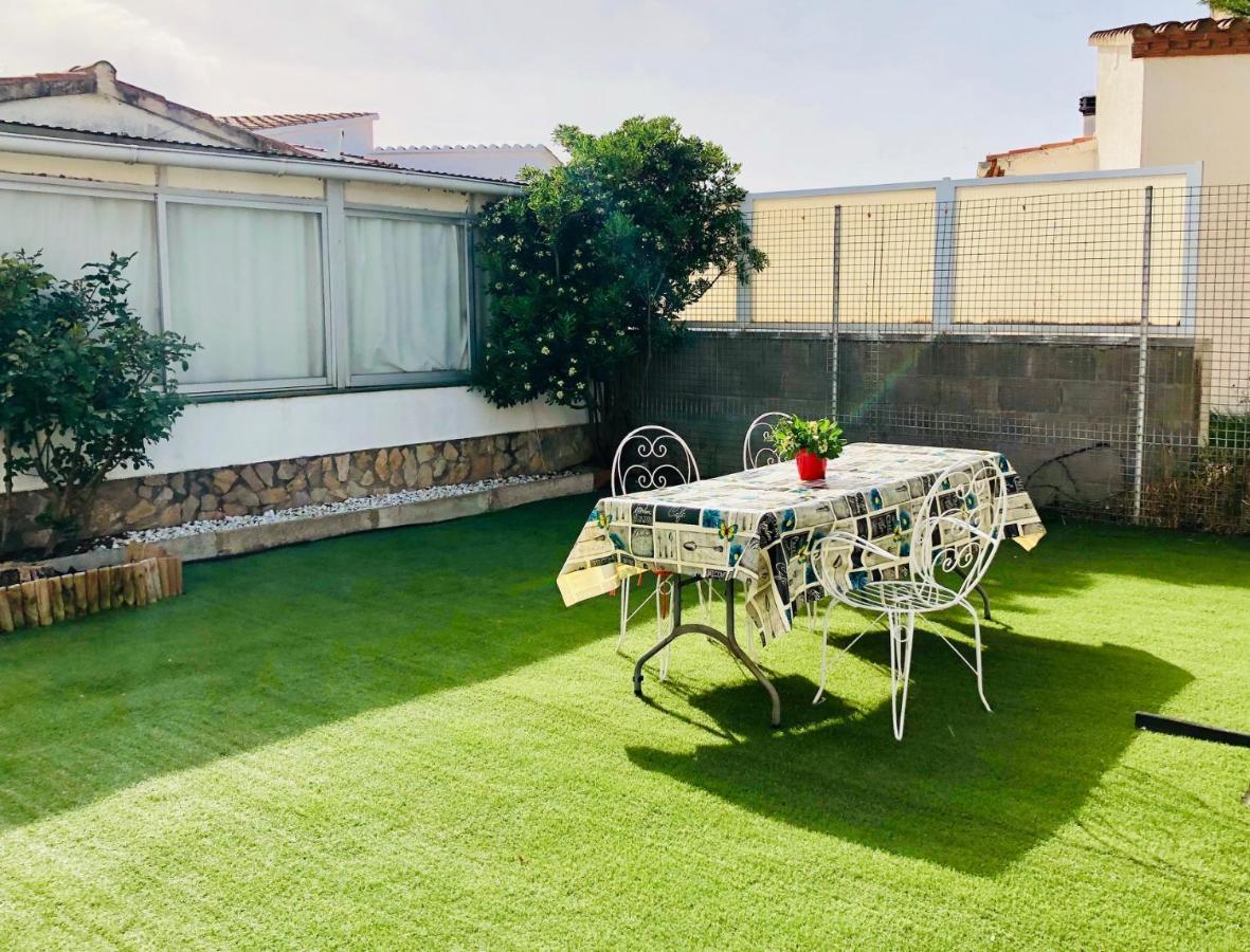 Magnifica Casa Con Jardin Y Barbacoa En Roses Villa Luaran gambar